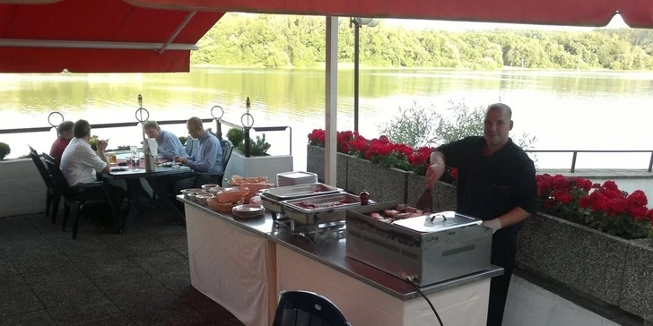 V páru či s rodinou k Těrlické přehradě na Moravě: pobyt s polopenzí v nejstarší krčmě v ČR