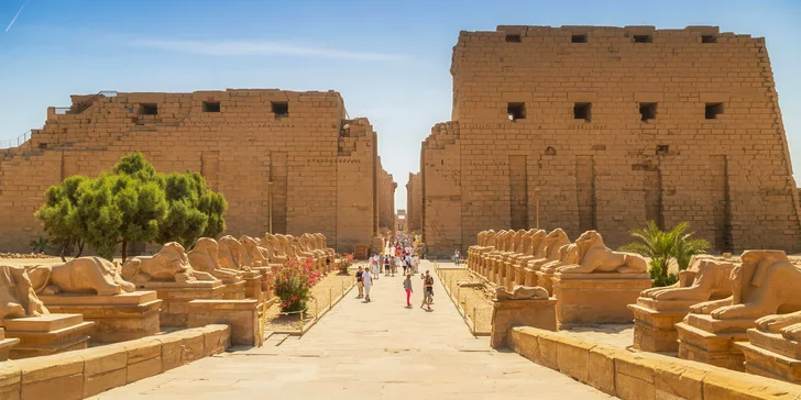 Společně se vydáte na cestu za těmi nejvýznamnějšími místy tajemného Egypta.