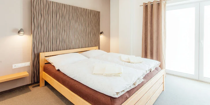Bydlet budete v závislosti na variantě voucheru buď ve 2lůžkovém nebo rodinném apartmánui složeném ze 2 samostatných místností.