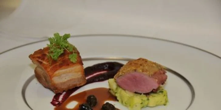 999 Kč za SEDMICHODOVÉ degustační menu PRO DVA v restauraci Le Grill hotelu Kempinski. Vrcholná gastronomie v přepychovém menu a sleva 60 %