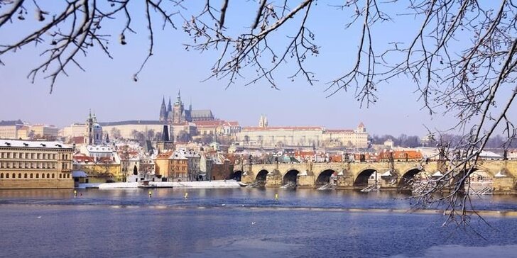 Romantika na Vltavě: Zážitkové zimní plavby Prahou i s malým občerstvením
