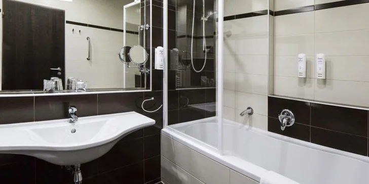  Najdete tu vlastní sociální zařízení, samostatnou koupelnu s vanou. 