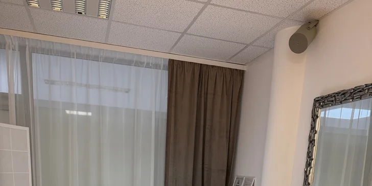 Výsledkem bude dokonale upravené obočí nebo svůdně natočené řasy, které zvýrazní každý pohled.