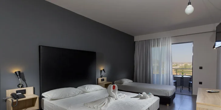 Dvoulůžkový pokoj disponuje vlastní koupelnou s toaletou, TV, Wi-Fi a klimatizací.