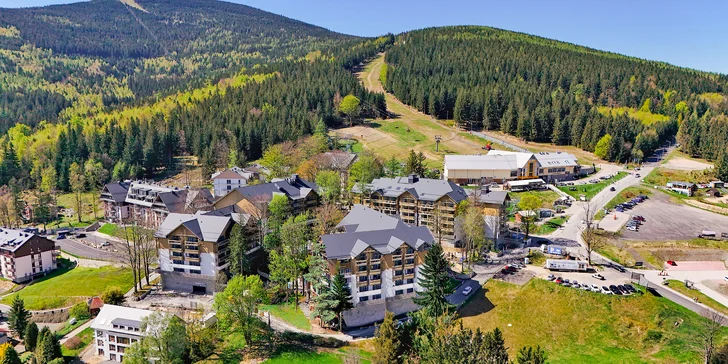 Forest Park Resort & SPA stojí přímo u sjezdovky Ski & Sun.