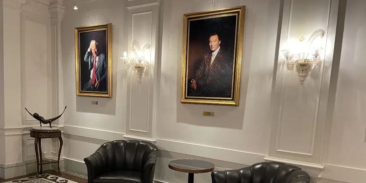 V Le Palais môžete obdivovať fotografie Jadrana Šetlíka.
