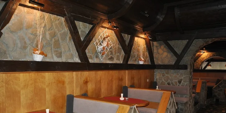 Dvojitý tatarský biftek (240 g) + neomezeně topinek