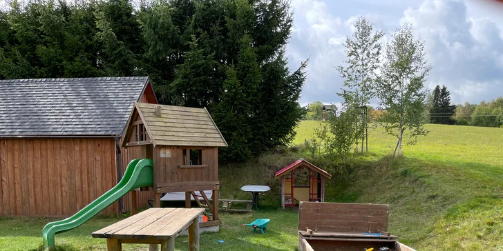 Pokud si dopřejete pobyt s polopenzí, těšte se večer na tři chody, a to formou polévky, hlavníího jídla s minimem smažení a dezertu nebo salátu.