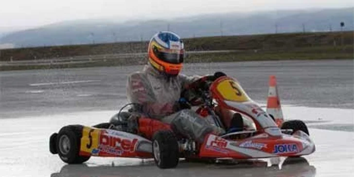 1 nebo 2 adrenalinové jízdy v rychlých motokárách