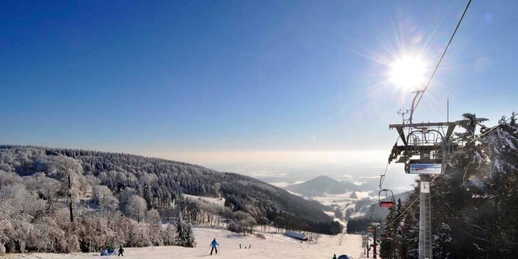 Pobyt v Jizerkách se snídaní a celodenním skipasem do Ski Ještěd Liberec