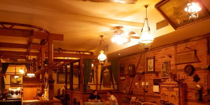 Rande v restauraci: svěží předkrm, šťavnatý steak a lahev šumivého vína pro 2