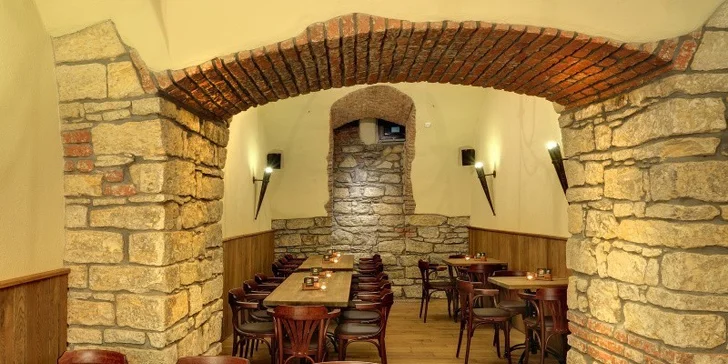 Hovězí tatarák s topinkami nebo tatarák z lososa s toasty