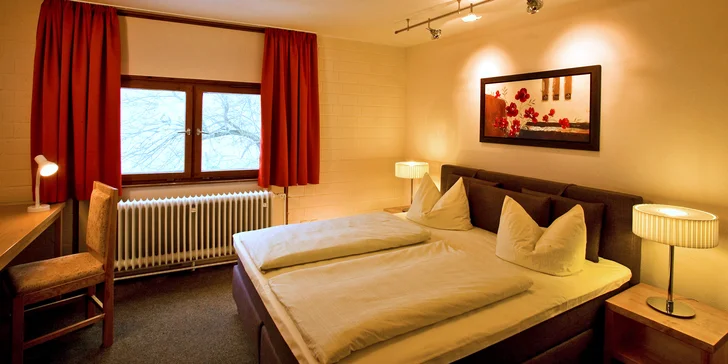 Ubytujete se v jednopokojovém nebo dvoupokojovém apartmánu. 