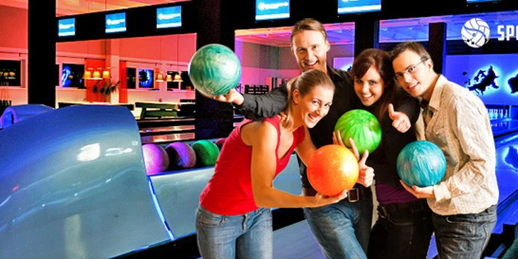 Zábava na bowlingu až pro 8 hráčů v centru Brna