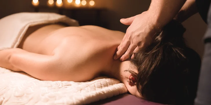 30 minut relaxu v centru Prahy na Malé Straně: zdravotní masáž zad a šíje