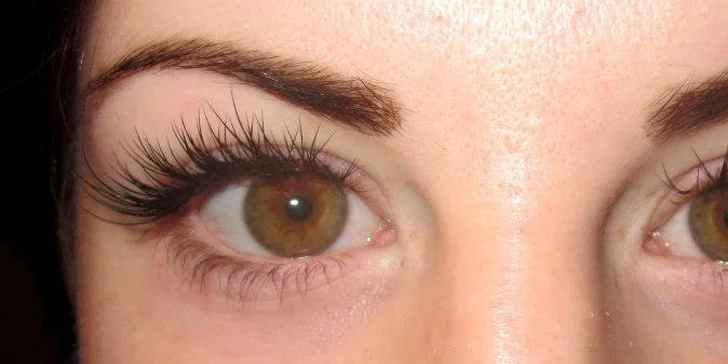 Prodloužení a zhuštění řas metodou řasa na řasu Blink lash Stylist & Care + kartáček