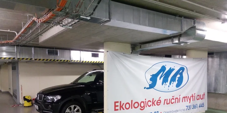 Ruční mytí aut v naší pobočce v garážích Janáčkova divadla Brno