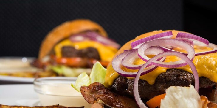 Dva hovězí burgery ze severoamerického masa