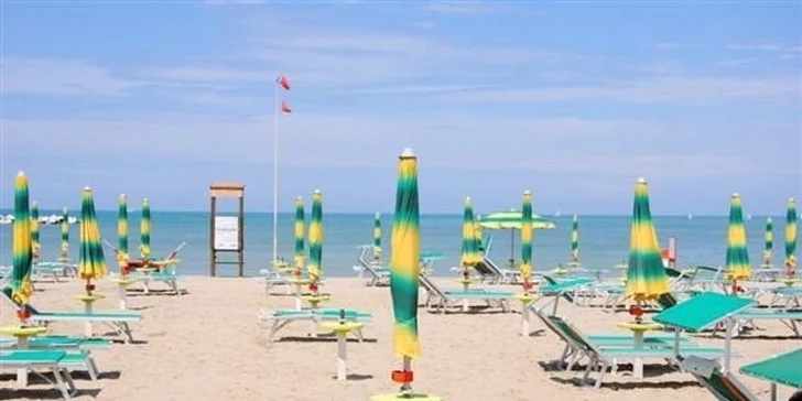 Koupání a opalování na pláži: 7 nocí v Rimini s polopenzí + dítě do 12 let zdarma