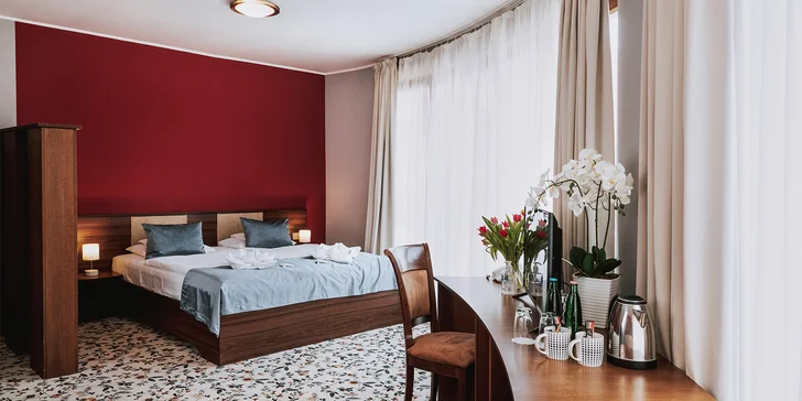 Bydlet budete v pokoji Standard či Superior nebo v apartmánu. 