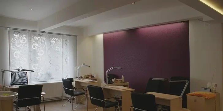Manikúra - Aplikace shellaku CND včetně úpravy nehtů