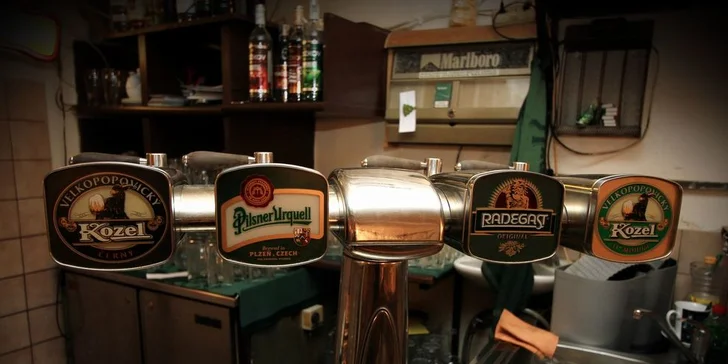 1 kg kuřecích křídel + přílohy v restauraci U Pivrnce