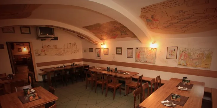 1 kg kuřecích křídel + přílohy v restauraci U Pivrnce