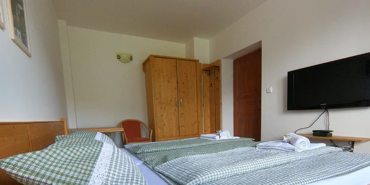 Dorazíte-li jen ve dvou, připraví vám dvoulůžkový pokoj, pro čtyřčlennou rodinu či partu přátel bude připravený rovnou apartmán.