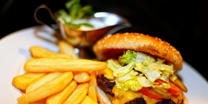 Vydatné menu o 3 chodech v restauraci ne-SMYSL
