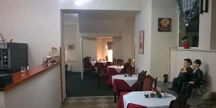 Panzerotti (fritovaná pizzakapsa plněná šunkou a mozzarellou) + dezert tiramisu a káva espresso