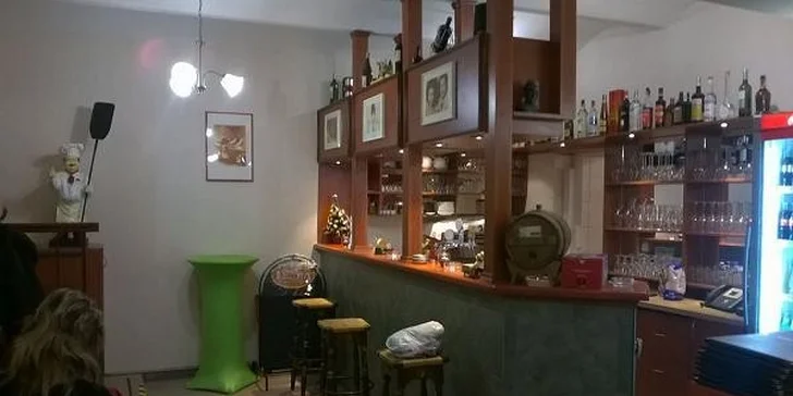 Panzerotti (fritovaná pizzakapsa plněná šunkou a mozzarellou) + dezert tiramisu a káva espresso