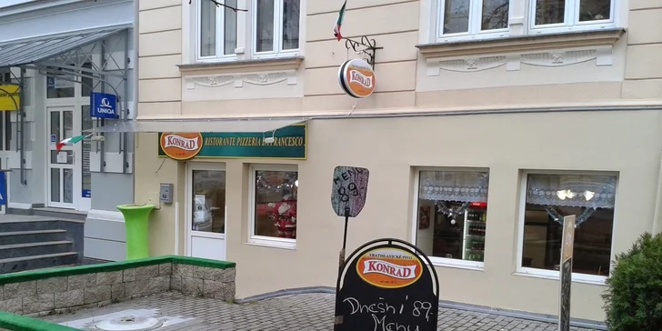 Panzerotti (fritovaná pizzakapsa plněná šunkou a mozzarellou) + dezert tiramisu a káva espresso