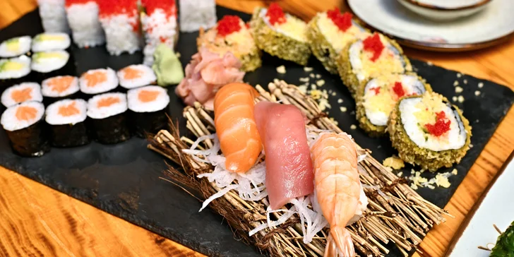 Dáte si sushi s krevetami, tuňákem, avokádem i lososem.