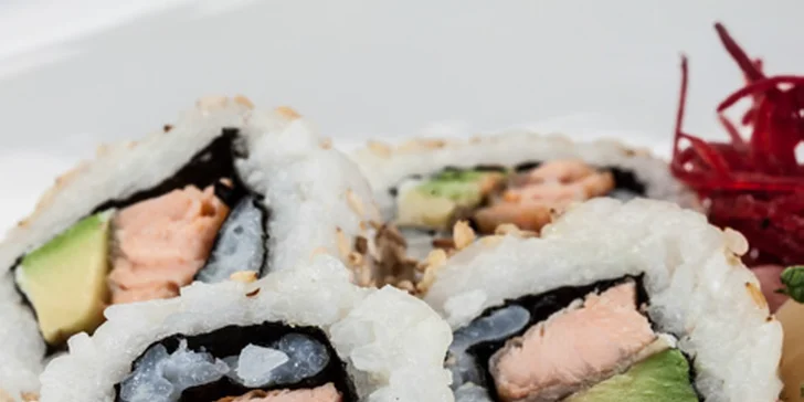 Degustační sushi menu v japonské restauraci