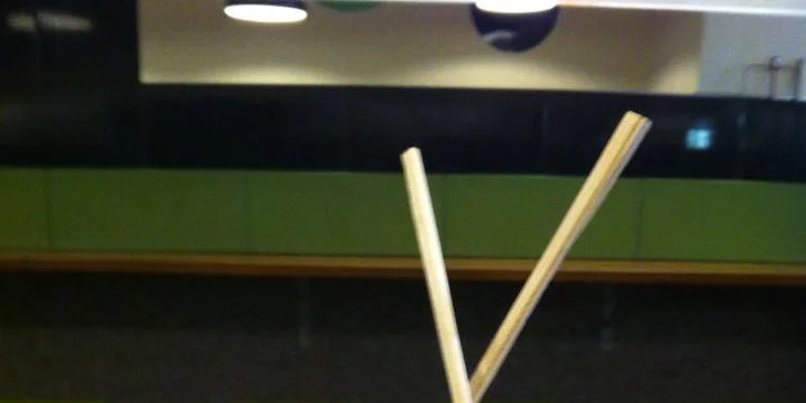 Crazy wok - nudle s tofu, kuřecím nebo hovězím masem (omáčka a pití v ceně)