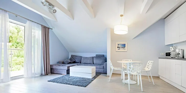 Oba apartmány nabídnou navíc vybavenou kuchyňku, větší apartmán má oddělenou ložnici. 