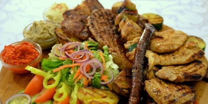 Výběr ze dvou šťavnatých balkánských menu pro 2 osoby