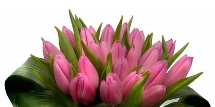 Kytice barevných tulipánů