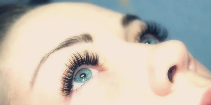 Prodloužení řas - řasa na řasu značky Blink Lashes