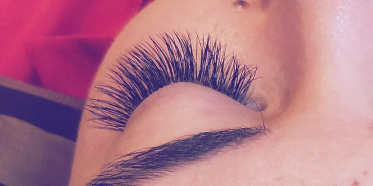 Prodloužení řas - řasa na řasu značky Blink Lashes