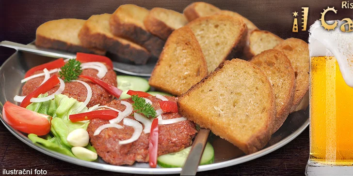 Hovězí tataráček (500 g) s topinkami i pivem