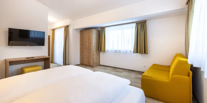 Ubytujete se ve dvoulůžkovém pokoji Deluxe nebo Deluxe Plus. 