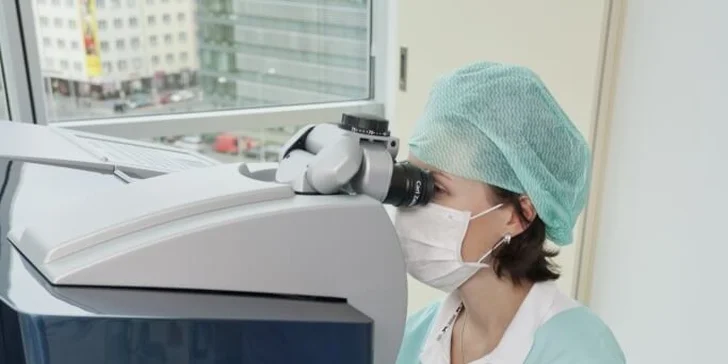Předoperační vyšetření očí na klinice OFTUM Prague