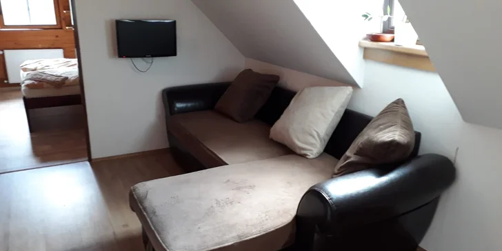K dispozici vám bude i obývací pokoj.