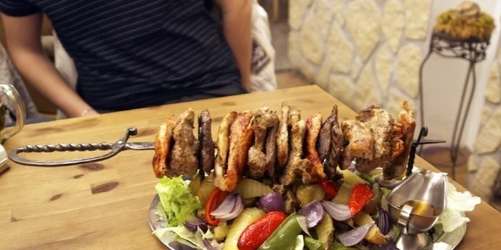 1,5 kg vynikajícího grilovaného masa pro 4 osoby