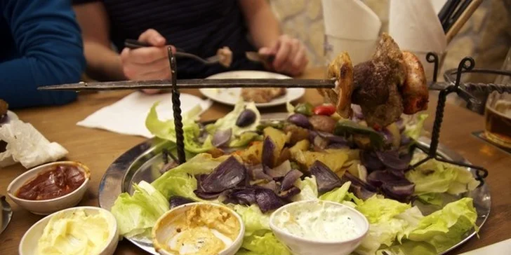 1,5 kg vynikajícího grilovaného masa pro 4 osoby