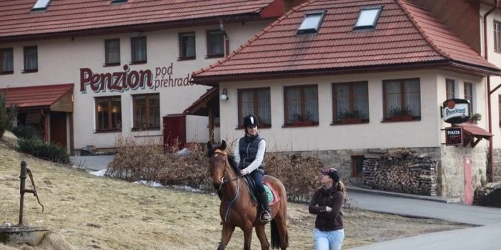 60-120 minut projížďky na koni nebo poníkovi