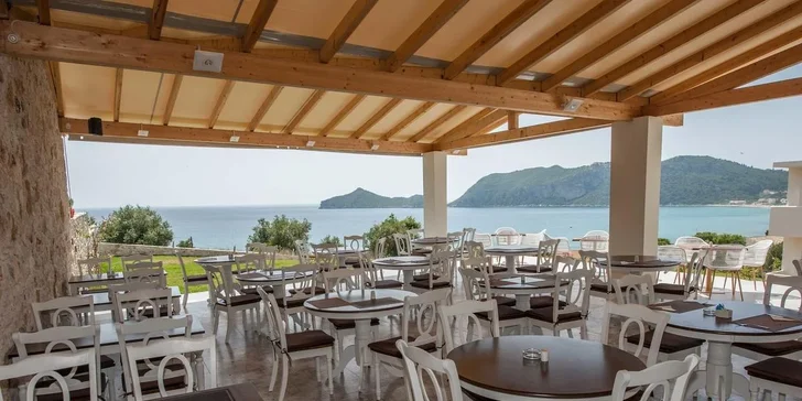 V hotelové restauraci si v rámci all inclusive vychutnáte bufetové snídaně, obědy i večeře.