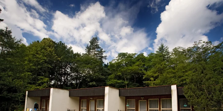 Bungalovy jsou umístěné v uzavřené zahradě, jedná se tedy o ideální místo kde si odpočinete i s dětmi.