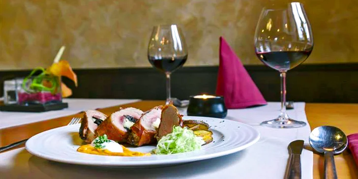  S tím správným voucherem společně zavítáte do hotelové restaurace, kde si vychutnáte oběd nebo večeři. 